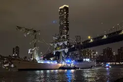 Mexican navy sailing ship hits Brooklyn Bridge