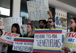 Trump administration can strip protected status for Venezuelans for now